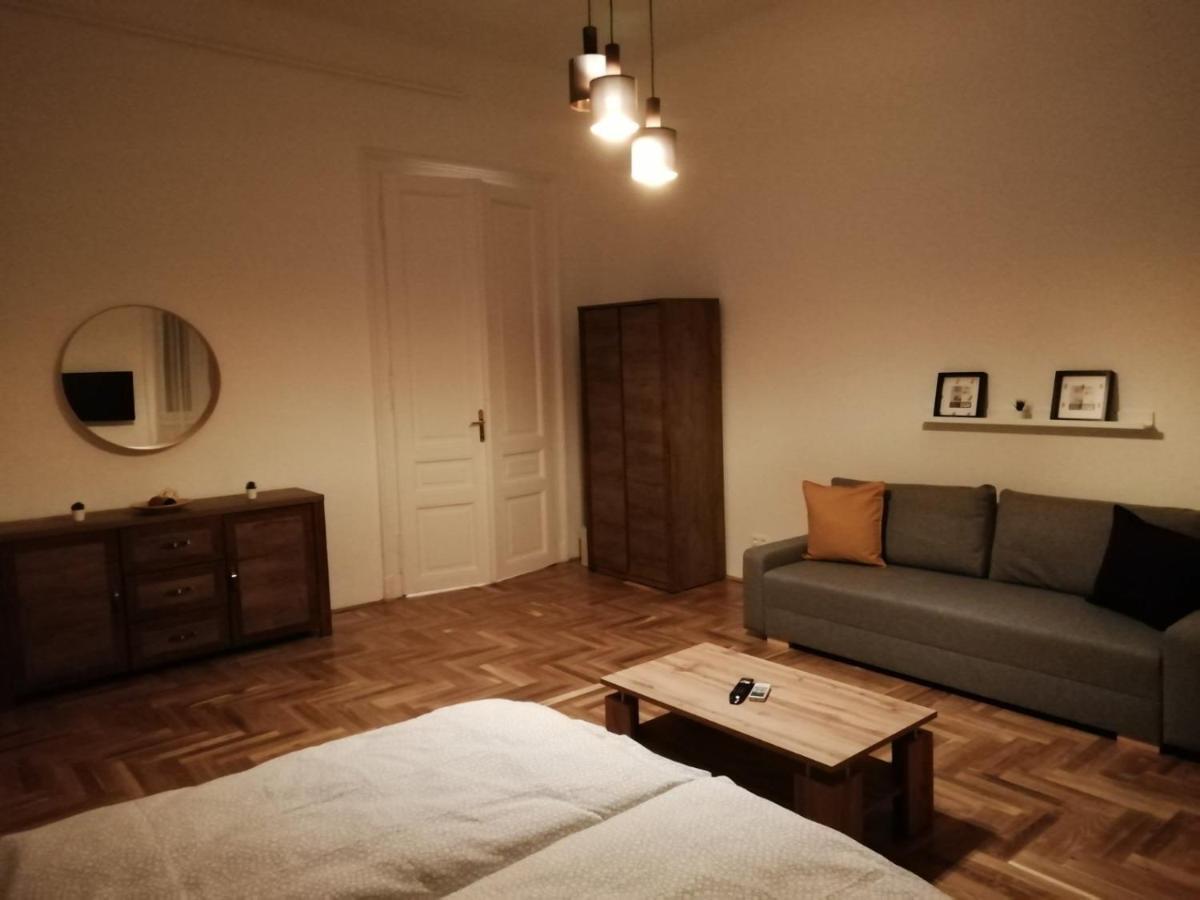 Luxury New Cozy Flat At Dob Street Nearby Gozsdu Court Appartement Boedapest Buitenkant foto