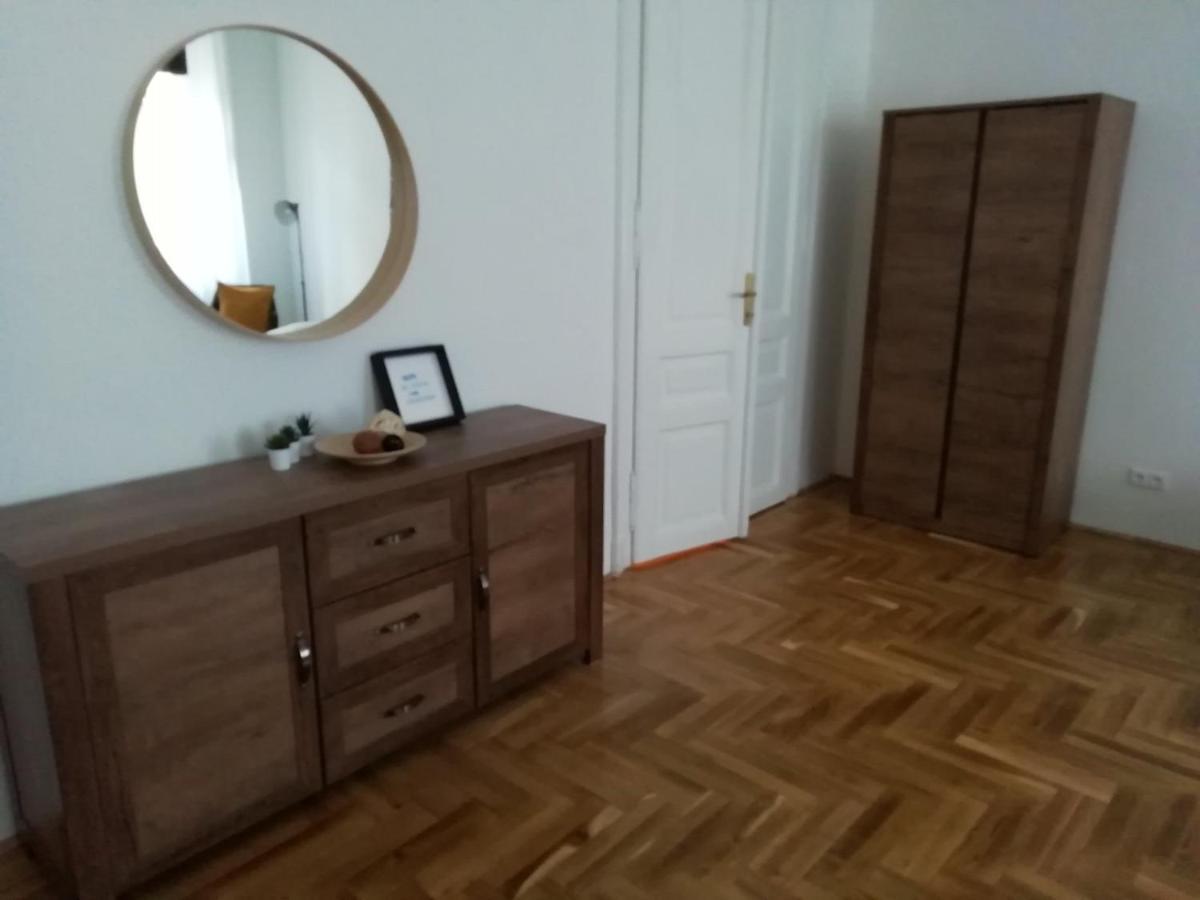 Luxury New Cozy Flat At Dob Street Nearby Gozsdu Court Appartement Boedapest Buitenkant foto
